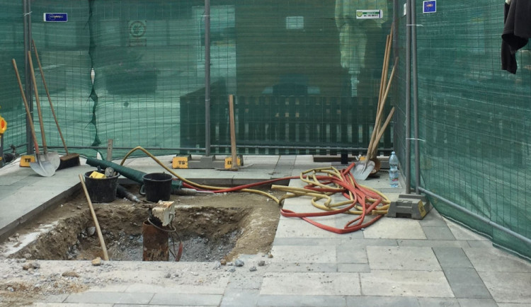 Instalace nového stojanu.