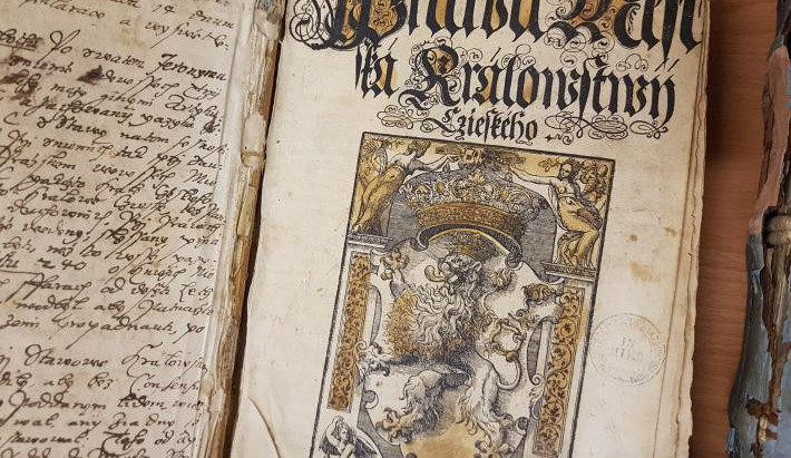 Kraj nechá zrestaurovat vzácné tisky z liberecké knihovny