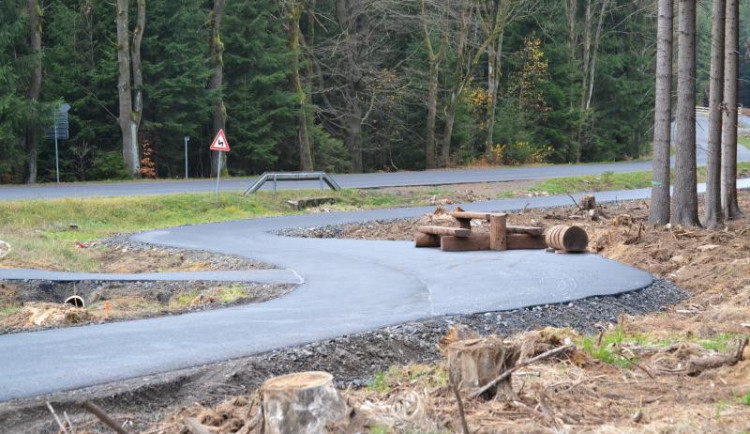 Cyklostezka v Rádle.