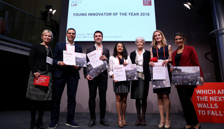 Markéta Klíčová je na něm druhá zprava