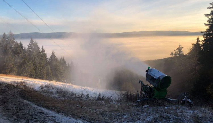 Ještěd už zasněžuje.
