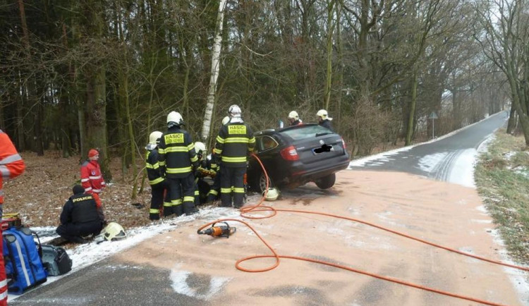 U Bílého kostela havaroval osobní automobil.