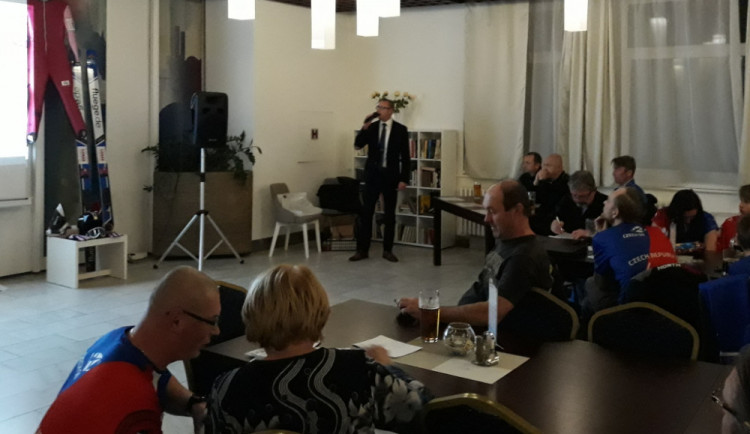 Členská schůze libereckých skokanů.