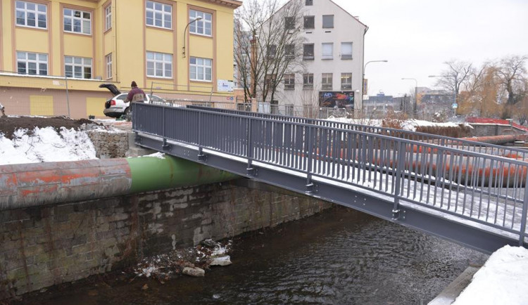 Lávky přes Nisu jsou zpět.