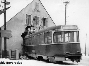 V TENTO DEN: Neovladatelná tramvaj se řítila Libercem. U zastávky Malodoubská projela domem