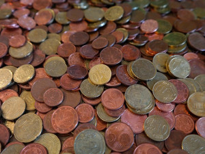 Více než stokilový zlaťák, který se rodí v České mincovně, je druhou největší mincí na světě