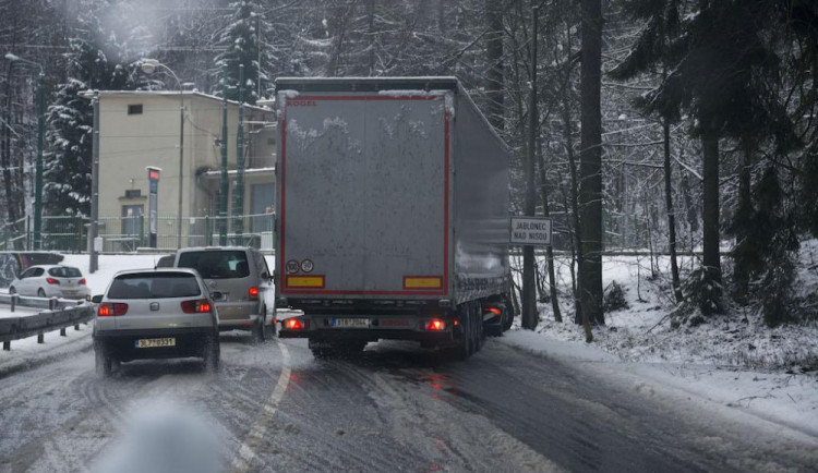 Dnes se uzavře silnice z Tanvaldu do Harrachova a dále na Polsko
