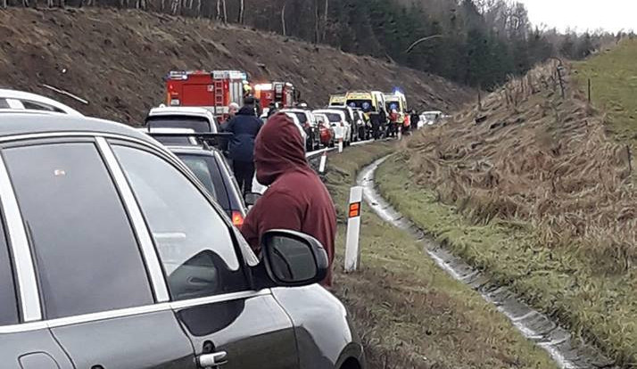 Dlouhé kolony tvořící se před Bílým Kostelem