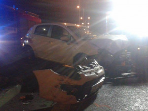 Opilý řidič nezvládl projet kruháč v ulici České mládeže, při nehodě se zranil