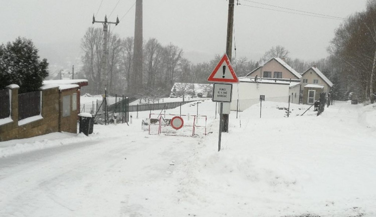 Uzavřená ulice V Rokli, kde se budou prohánět děti na bobech