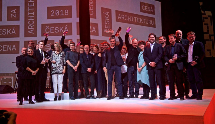 Vyhlášení výsledků ankety (David Levačka Kraus uprostřed).