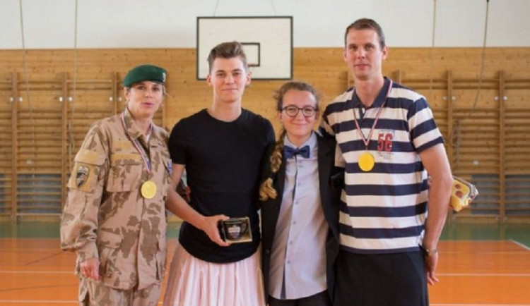 Chlapci a děvčata z blanenského gymnázia