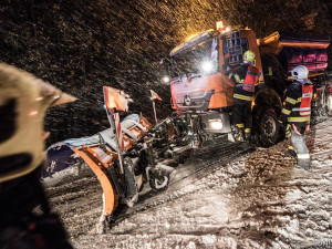 Meteorologové vydali varování. Vydatné sněžení doprovodí silný vítr, kamionům se uzavře silnice do Harrachova