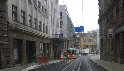 Srážka tramvaje s osobním automobilem