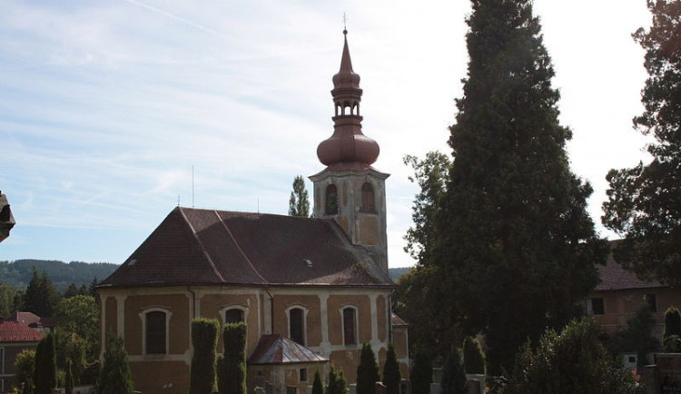 Kraj podpoří obnovu kostela v Jindřichovicích, areálu zámku Vartemberk i poutního areálu