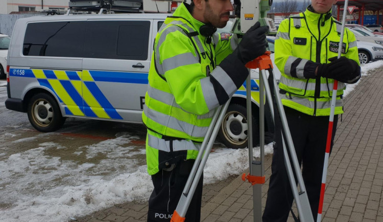 Policisté mají nové vybavení k nehodám.