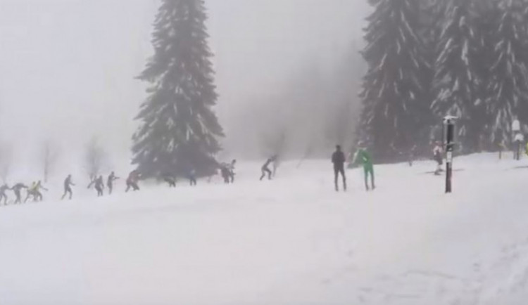 VIDEO: Olomoučtí hasiči získali na běžkařských závodech v Libereckém kraji zlaté medaile