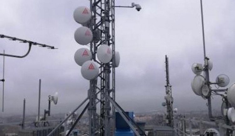 Kamera na střeše krajského úřadu.