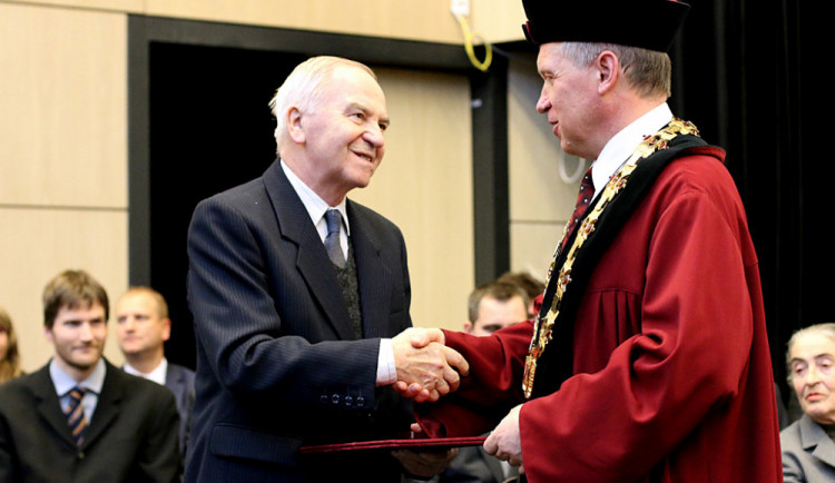 Bohuslav Stříž dostal v roce 2014 Zlatou pamětní medaili.
