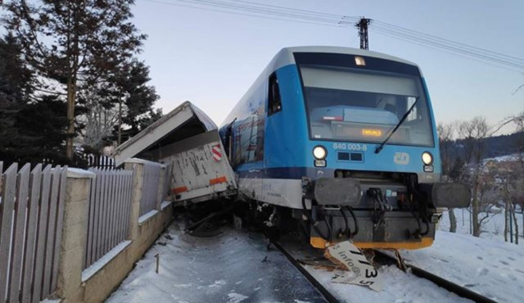 Srážka vlaku s nákladním vozem