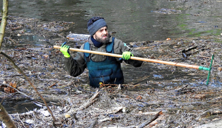 Někteří strážci museli do ledové vody.