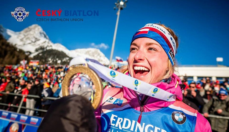 Markéta Davidová se raduje z prvního zlata ve Světovém poháru