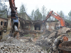 Ruiny v Ralsku jdou k zemi, další demolice Liberecký kraj chystá