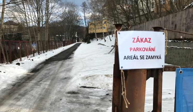 Parkovací místa vzniknou na tomto místě, brána se posune.