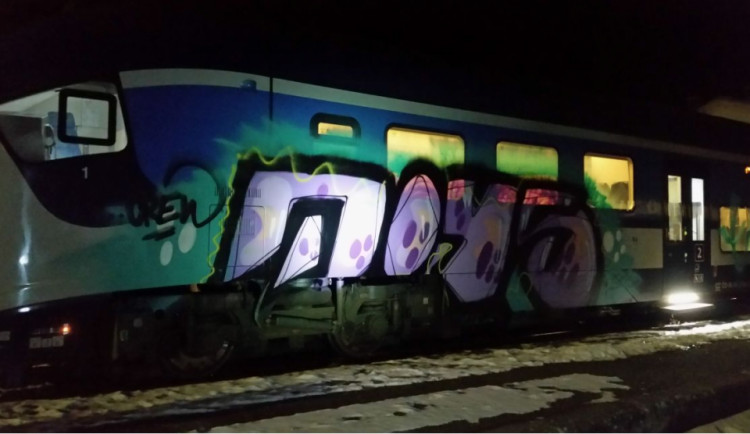 Sprejer se na vlaku vyjádřil