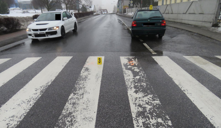 V tomto místě srazil řidič dívku.