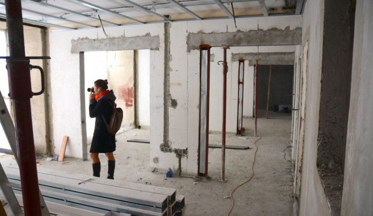 V budoucí školce probíhají stavební práce.