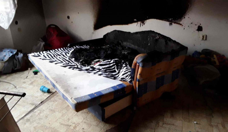 Děti si doma hrály se zápalkami. K požáru musely vyrazit tři jednotky hasičů