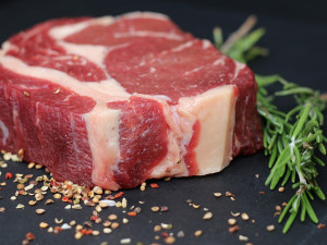Další odhalené maso se salmonelou v Česku, dostala se sem více než tuna hovězího