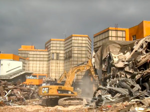POLITICKÁ KORIDA: Měl se před deseti lety zbourat Obchodní dům Ještěd?