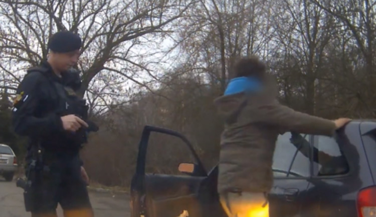 Policisté přeci jen řidiče po vlivem drog dohonili