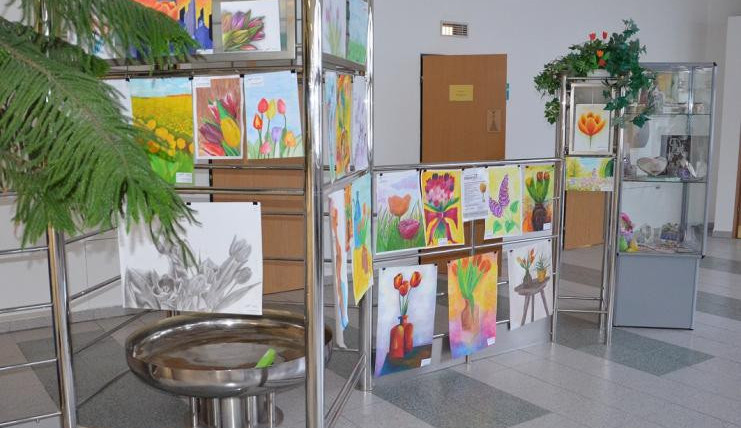 Kresby studentů v nemocnici podporují Tulipánový měsíc zaměřený na onkologicky nemocné