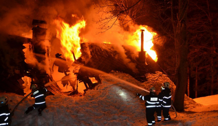 Noční zásah hasičů v Vítkovicích