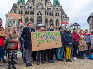 FOTO, VIDEO: Chceme budoucnost! Studenti na Benešáku stávkovali za klima