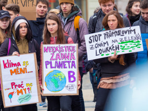 Stávka za klima proběhla dnes před libereckou radnicí