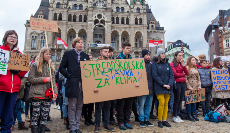Stávka za klima proběhla dnes před libereckou radnicí