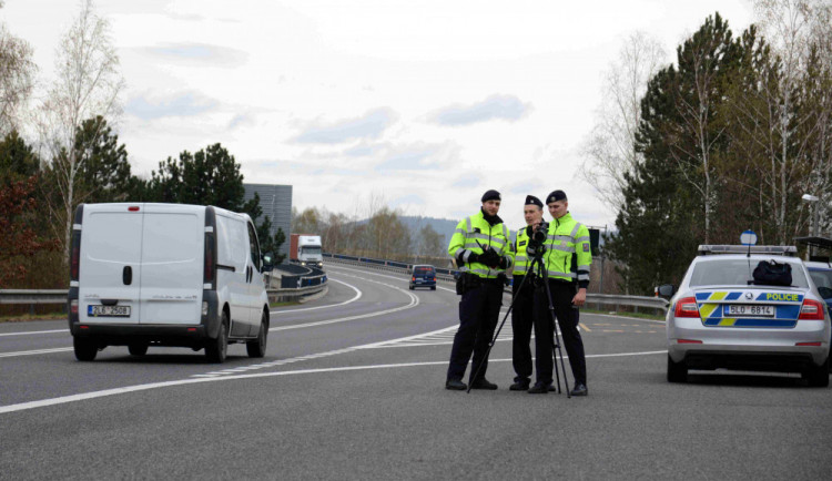 Policisté se zaměřili na používání bezpečnostních pásů. Desítky řidičů je nepoužily