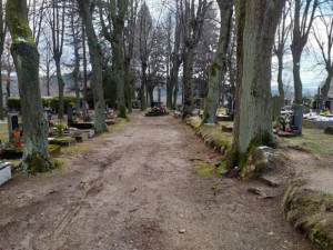 U hřbitova v Jablonci mělo vyrůst rodinné krematorium. Zastupitelé i místní byli proti