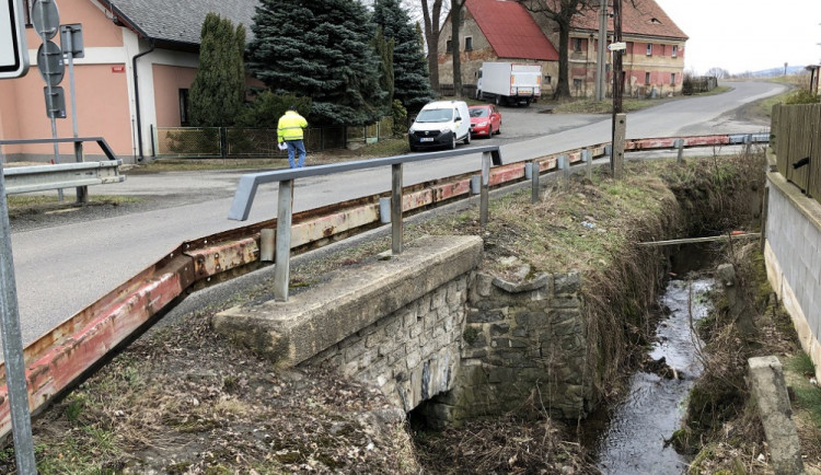 Kvůli rekonstrukci mostu bude od dubna uzavřená silnice ve Frýdlantu–Větrově