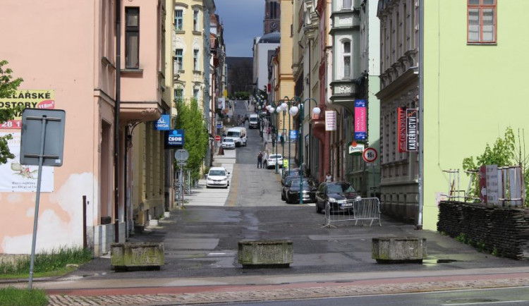 Jablonec po třech letech omezí autům vjezd do centra města