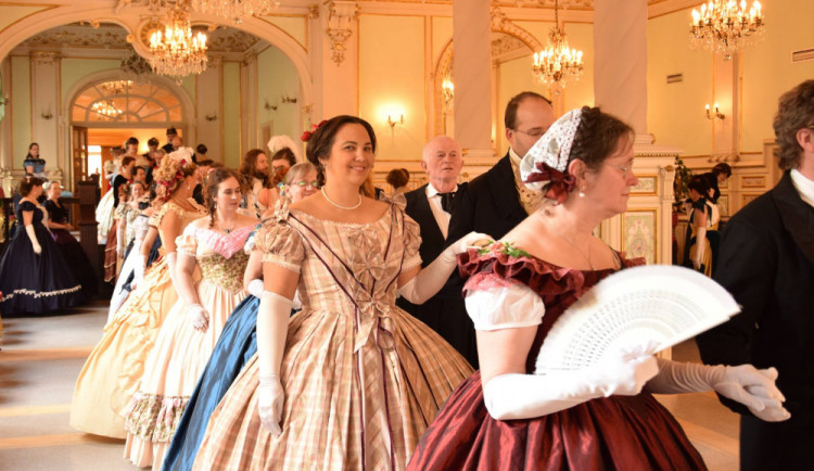 Bál v Kavárně Pošta