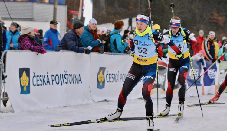FOTO: Exhibiční biatlonový supersprint v Břízkách vyhráli Moravec a Vítková