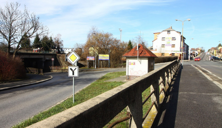 Turnov čekají komplikace