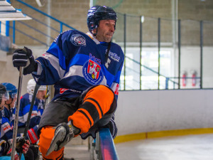 Biatlonisté porovnali síly se sdruženáři v hokejovém zápase.