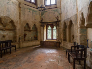 Na hradě Houska pracují na obnově cenných fresek ze 14. století