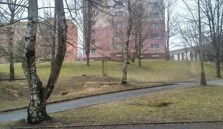 Sídliště na Broumovské a Gagarince prokoukla, došlo na kácení i prořezávání.